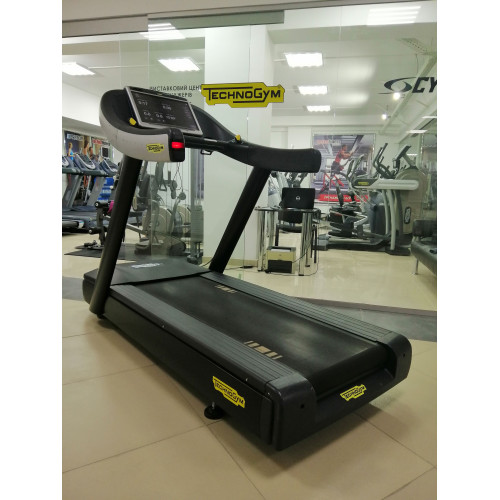 Бігова доріжка  Technogym Jog 700 (Б/У) - фото №5